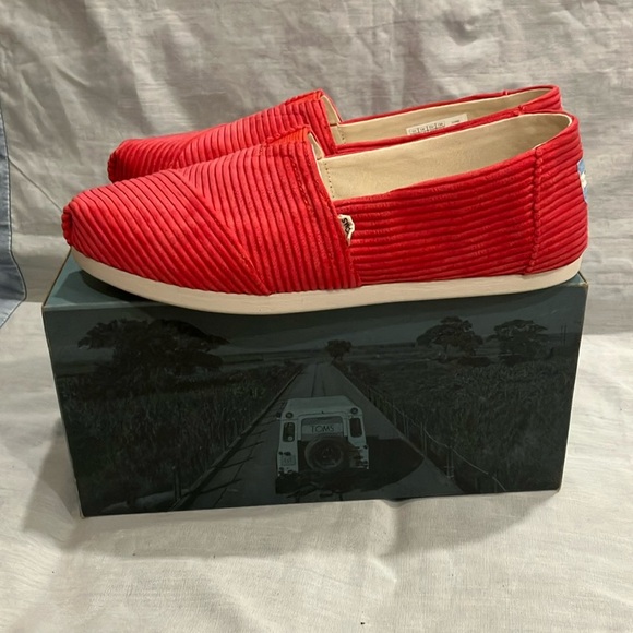 NWT - Toms 6.5 women’s Red Loafers corduroy Slip-Ons loafers shoes - Picture 4 of 13
